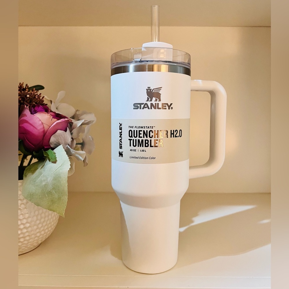 🎉LAST CHANCE🎉Stanley 40 oz. Quencher H2.0 FlowState Tumbler Brilliant‎ White